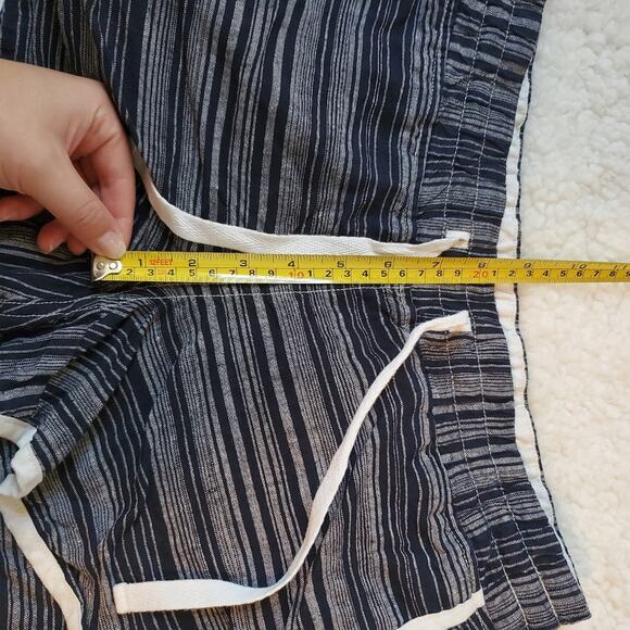 Athleta Jacquard Sandbar Shortie 100% Linen Striped Shorts Women's Size 4 Navy - Picture 15 of 16